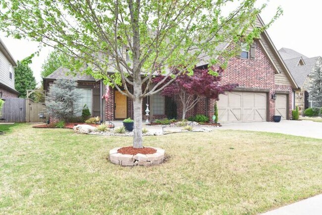 Building Photo - Open 4/4/3 plan in Bixby Schools
