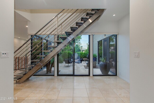 Building Photo - 5646 N Scottsdale Rd