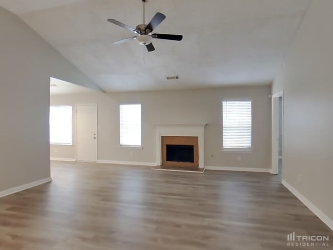 Building Photo - 5093 River Overlook Way