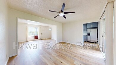 Building Photo - 98-1426 Kaahumanu St