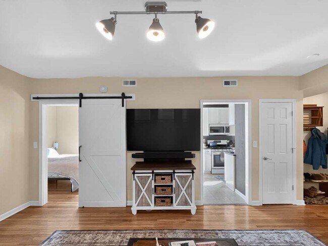 Foto del edificio - 7316 N Honore St