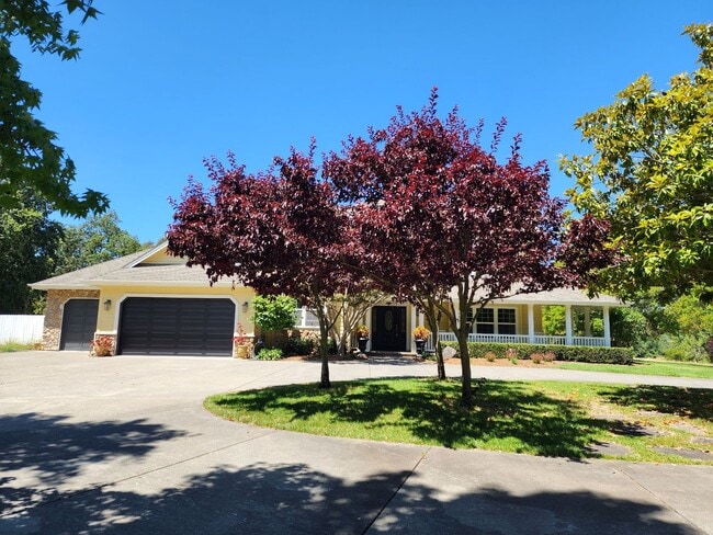 Building Photo - 1800 Amber Ridge Way