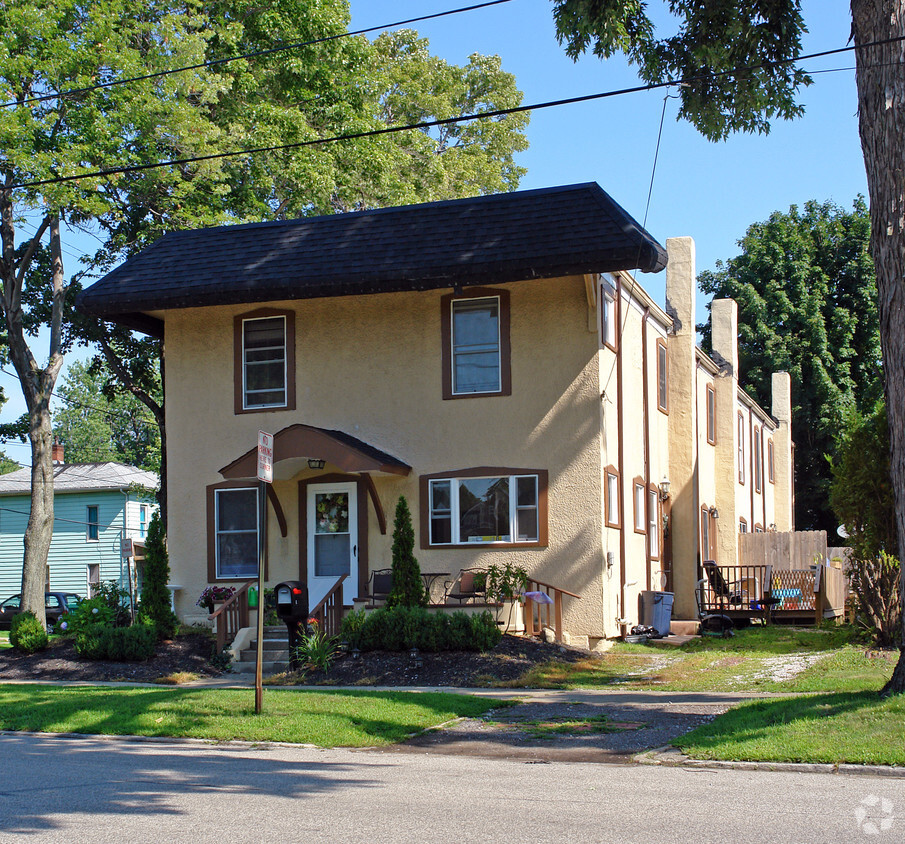 Building Photo - 476 Main St