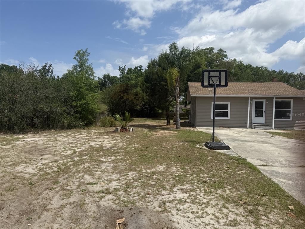 Foto principal - 11609 Huggins St