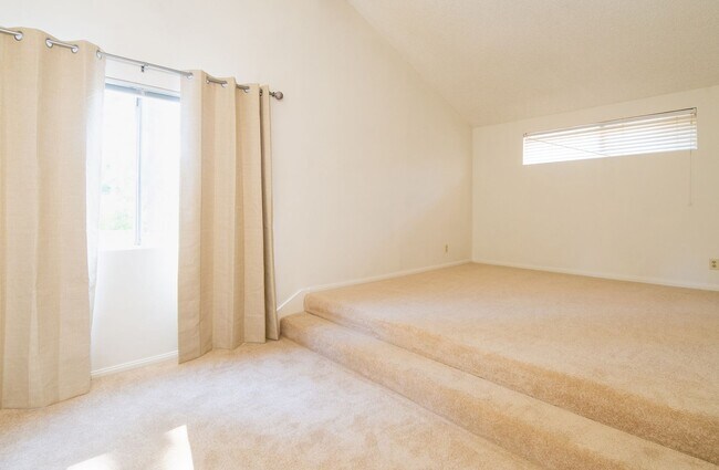 Building Photo - COMING SOON! House - 4 Bedrooms / 3 Baths - Anaheim Hills