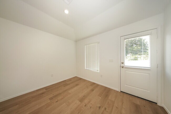 Foto del edificio - 5908 Norway Spruce St