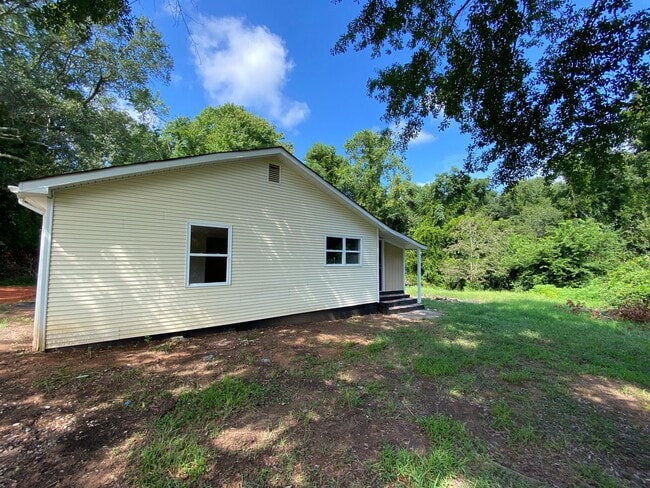 Building Photo - Newly remodeled home is located in Lancast...