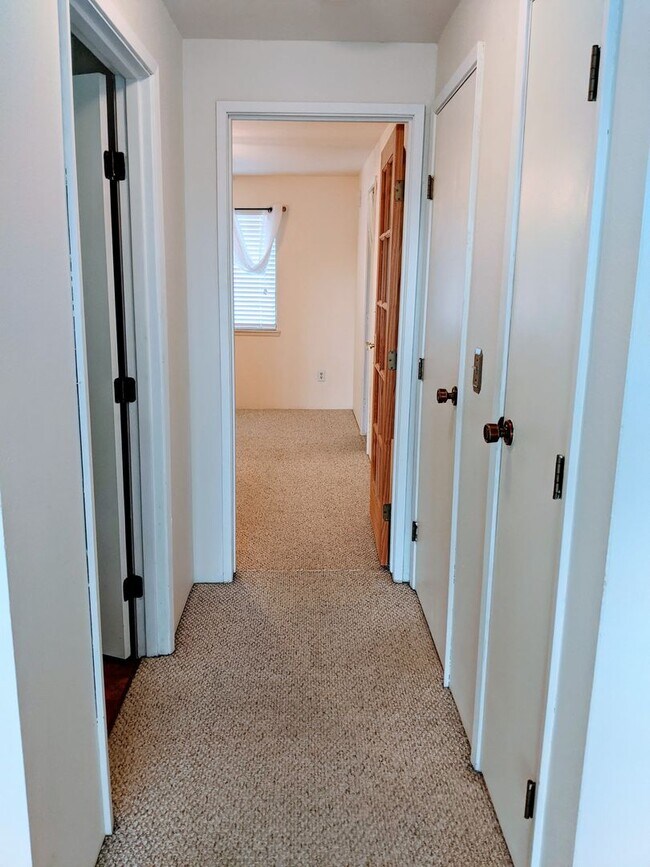 Building Photo - Bright, Cozy condo with gorgeous view!
