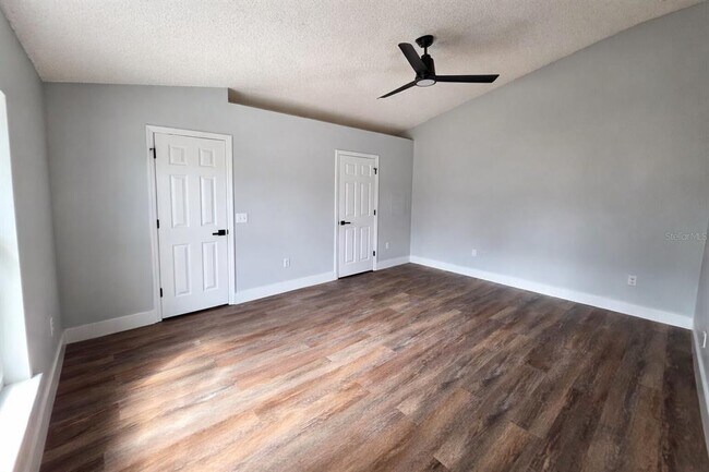 Foto del edificio - 1451 Swan Ct