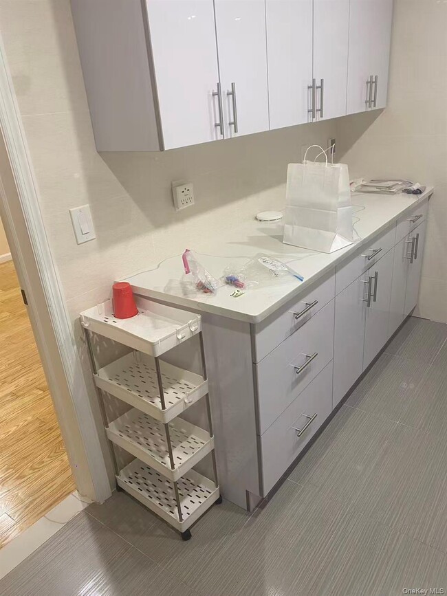 Foto del edificio - 207-24 28th Ave