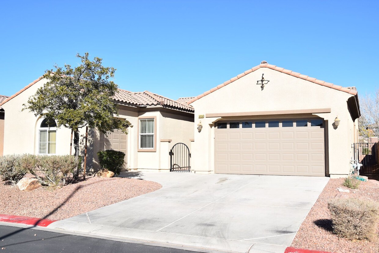 Primary Photo - LAWN! GATED! 3 CAR GARAGE! 1 STORY! UPGRADED!