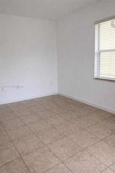 Building Photo - 3065 SE 1st Dr