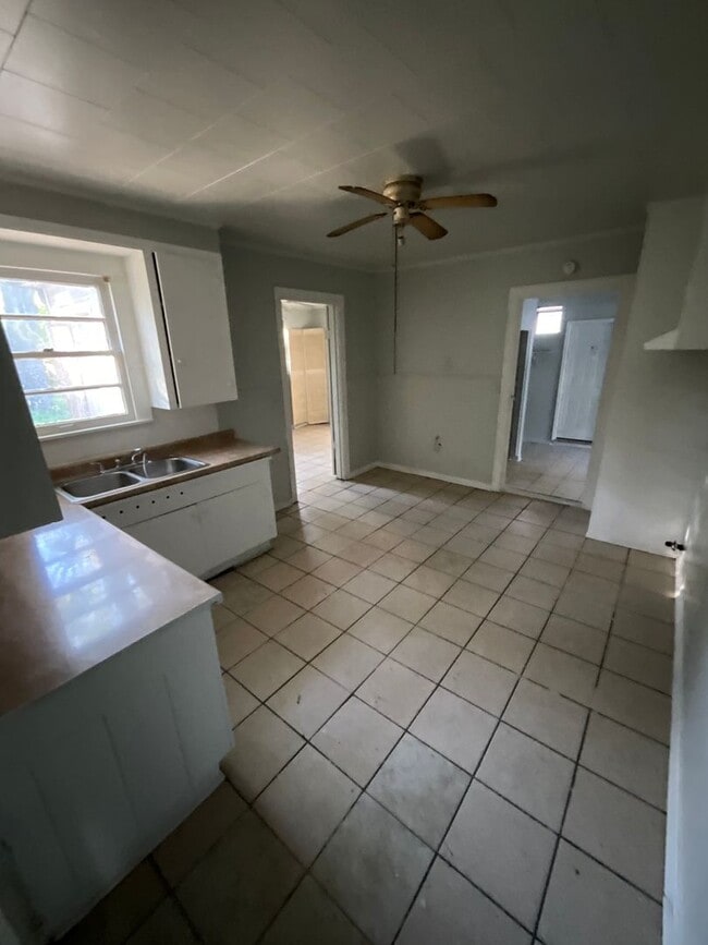 Building Photo - 5312 Fairfax Ave