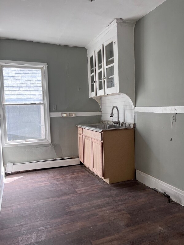 Primary Photo - 941 Tonawanda St