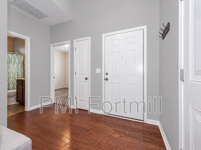 Foto del edificio - 1015 Albany Park Dr