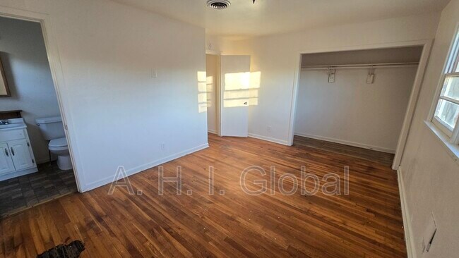 Foto del edificio - 4114 S Bowie St