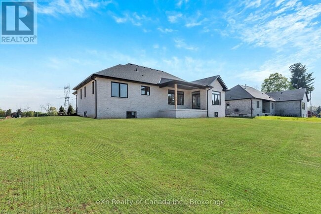 Building Photo - 9 Clover Ln