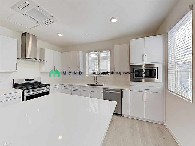 Building Photo - 2 br, 2.5 bath  - 332 1st Ave