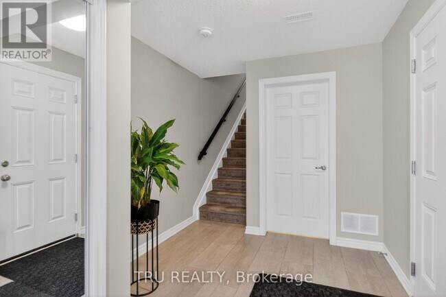 Photo du bâtiment - 100 Ballinora Ln.