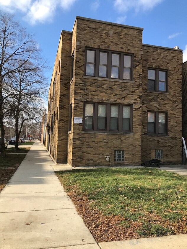 Primary Photo - 3234 W Grace St