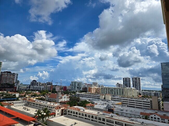 Foto del edificio - 651 Okeechobee Blvd