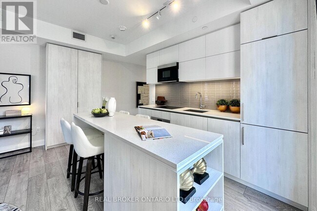 Photo du bâtiment - 21 Park St E