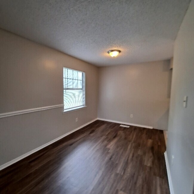 Building Photo - 3785 Walsingham Dr