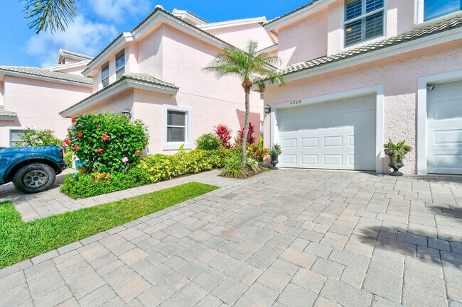 Foto del edificio - 4308 Fairway Dr N