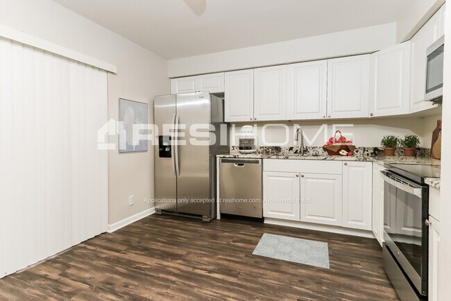 Foto del edificio - 5940 Strawberry Lakes Circle