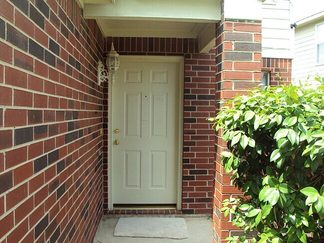 Foto del edificio - 7411 Village Lake Dr