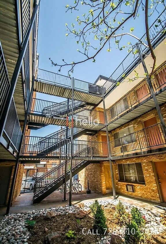 Foto principal - 809 N Dexter St