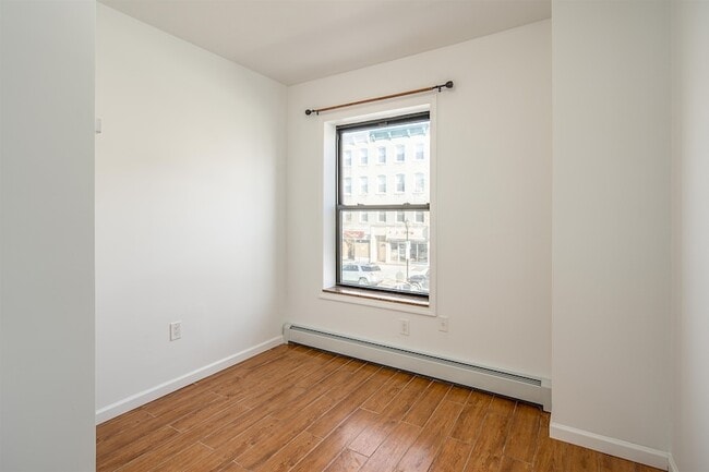 Building Photo - 512 Washington St