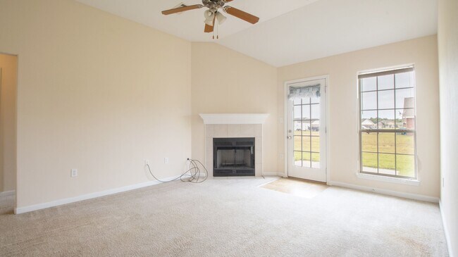 Building Photo - 2300 Paula Cir