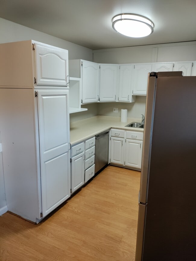 EFFICIENT KITCHEN - 1258 Reed St