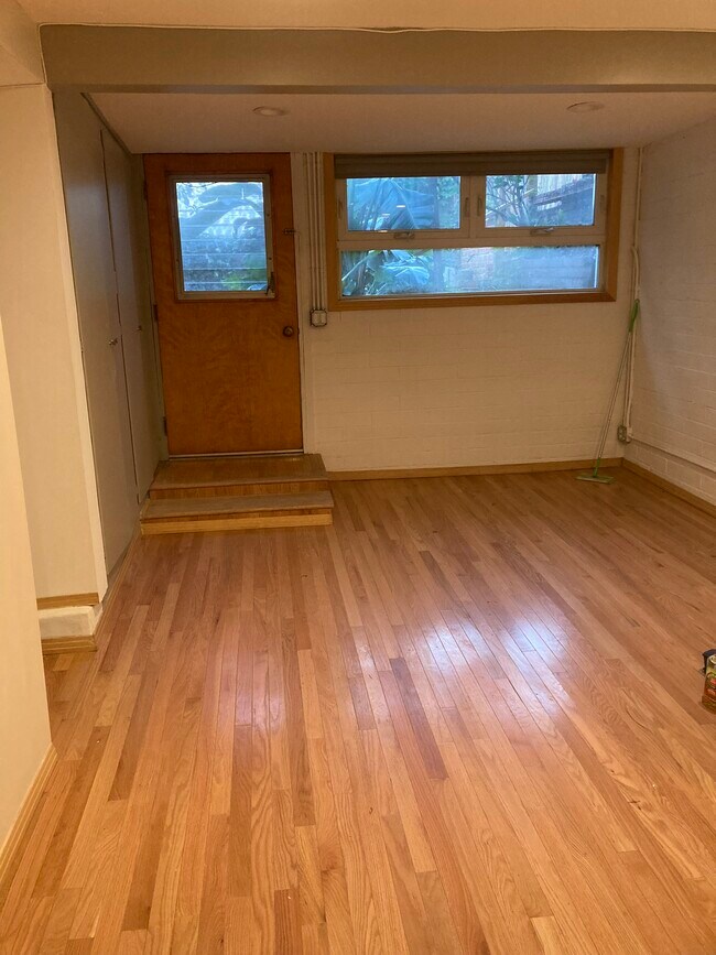 Building Photo - 2160 Stanley Hills Dr