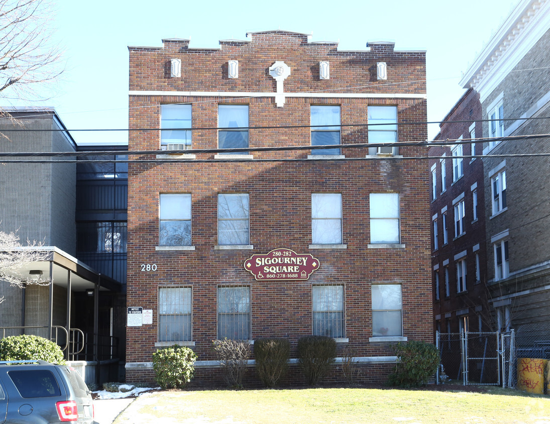 Front of Building Photo - Sigourney Square