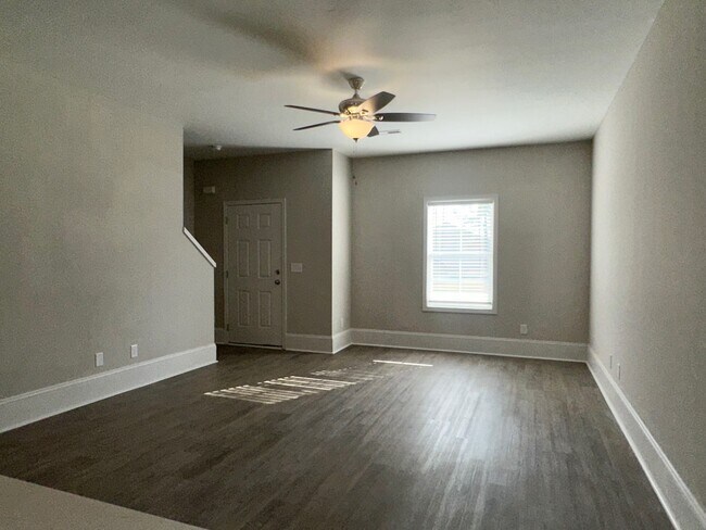 Foto del edificio - 455 3rd Loop Rd