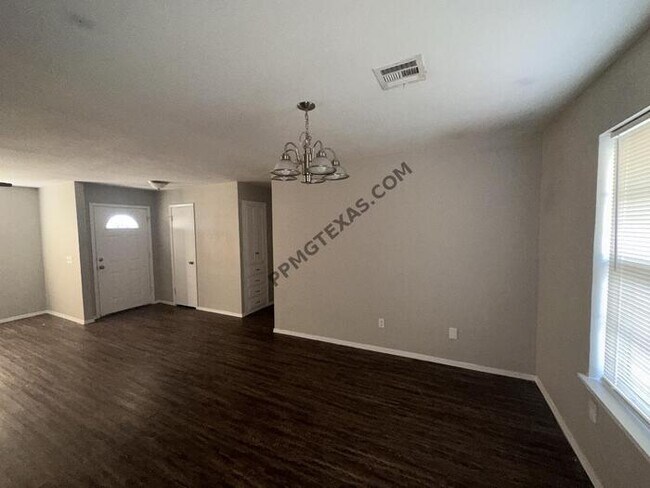 Foto del edificio - 8105 W Lakeshore Dr