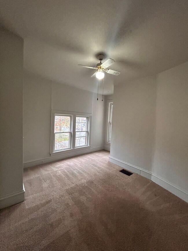 Foto del edificio - 2329 S Harrison St