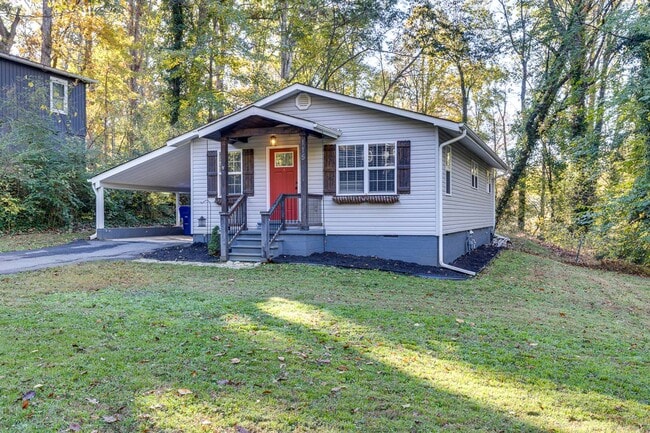 Building Photo - Cute & Private 3BR Home Ready for Move-In