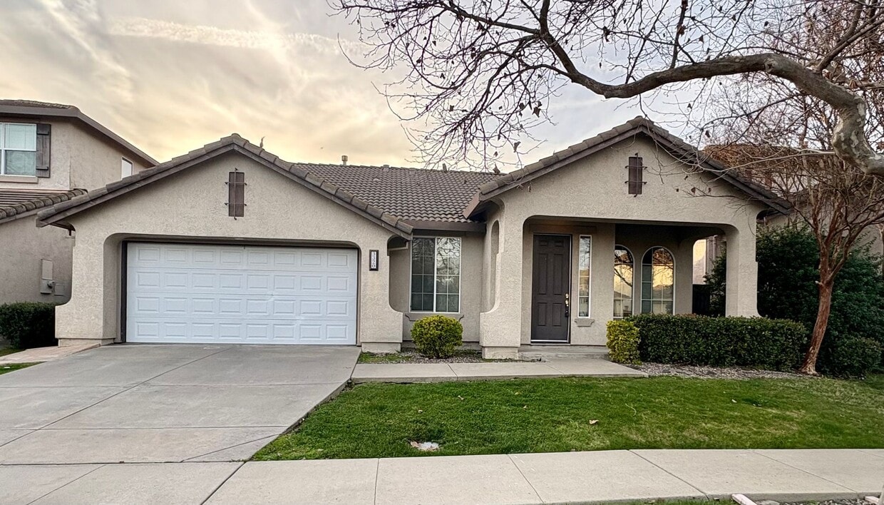 Lovely 4bed/2bath Home in West Sacramento - Lovely 4bed/2bath Home in West Sacramento