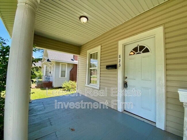 Foto del edificio - 823 Linden St