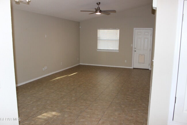 Building Photo - 13978 Vaquero Rock Dr