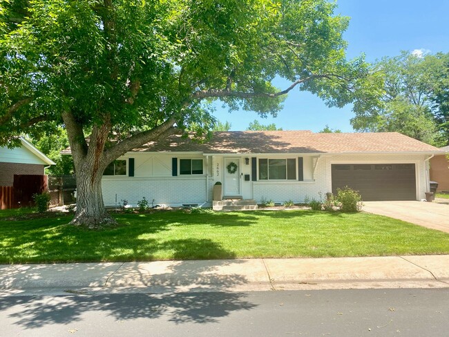 Single Family home half a block from Bible Park. - Single Family home half a block from Bible Park.