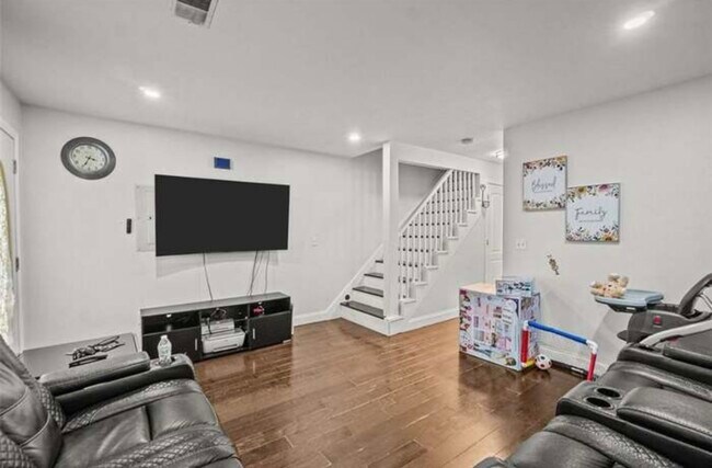 Foto del edificio - 46 Ridgeway Ave
