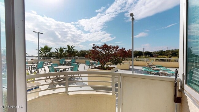 Building Photo - 2060 Beach Blvd