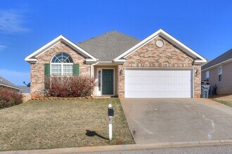 Building Photo - 561 Lory Ln