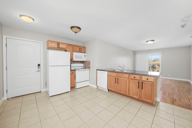 Building Photo - 3423 Ridgeland Ave