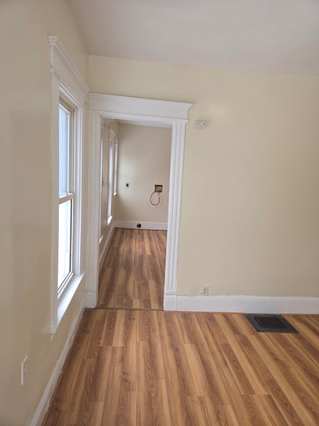 Building Photo - 705-09 South Ave