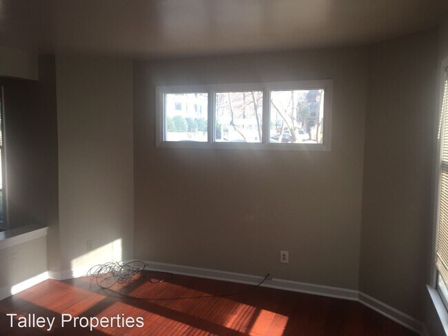 Building Photo - 433 W 8th St